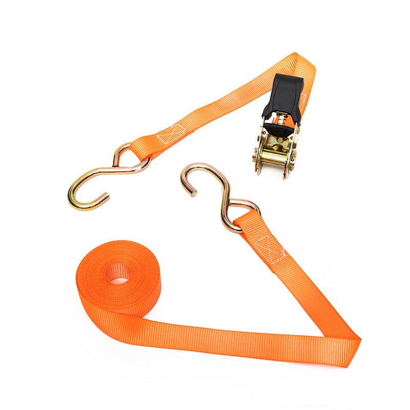 1インチ25mm 800kgラチェットのタイダウンストラップと黒いコーティングされたSフック